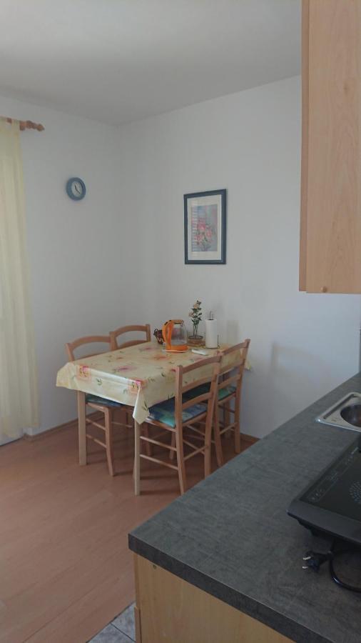Apartmani Sonia Njivice Ngoại thất bức ảnh