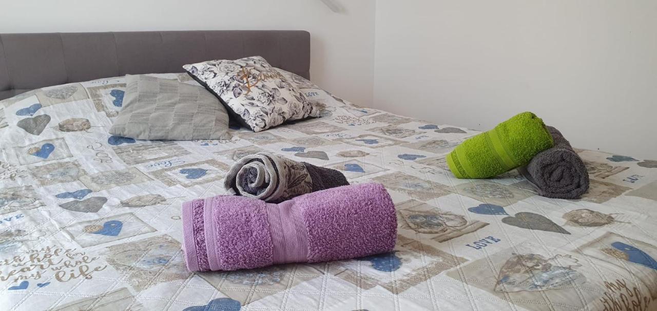 Apartmani Sonia Njivice Ngoại thất bức ảnh
