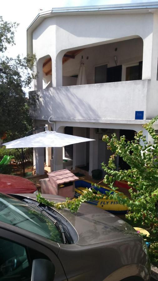 Apartmani Sonia Njivice Ngoại thất bức ảnh