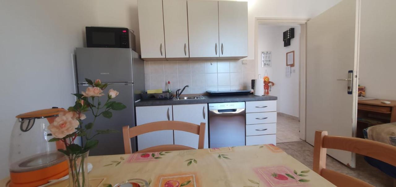 Apartmani Sonia Njivice Ngoại thất bức ảnh