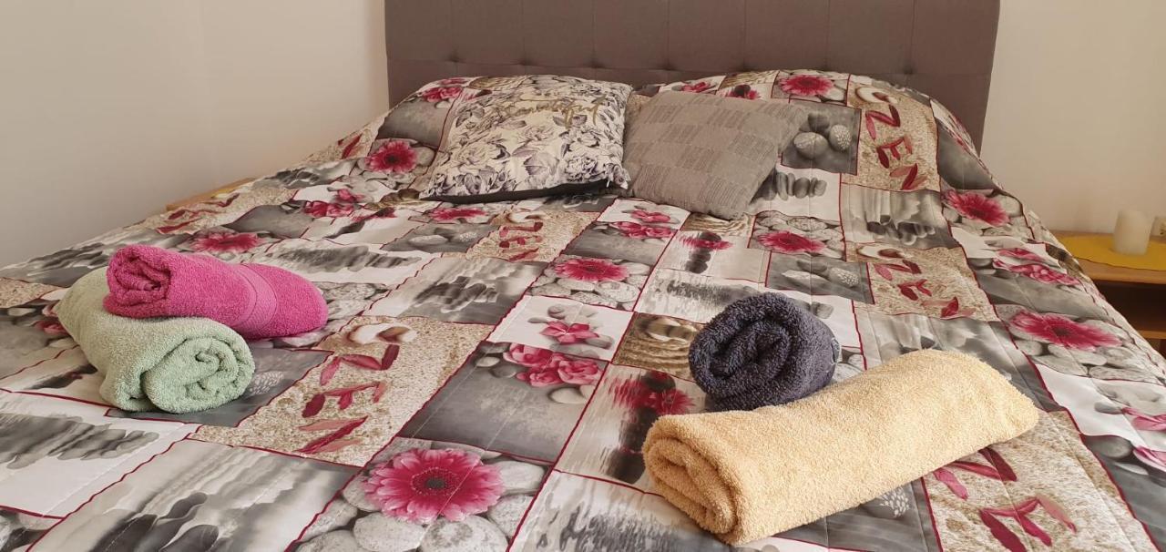 Apartmani Sonia Njivice Ngoại thất bức ảnh
