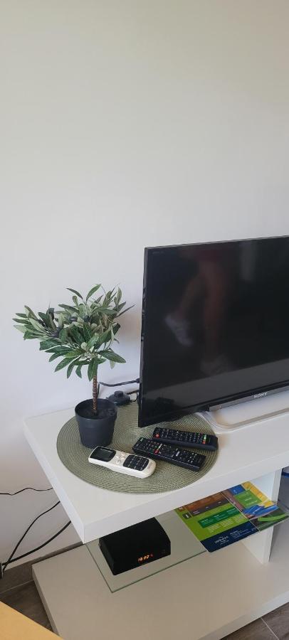 Apartmani Sonia Njivice Ngoại thất bức ảnh