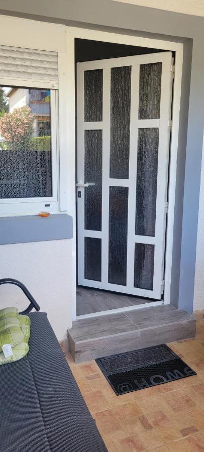 Apartmani Sonia Njivice Ngoại thất bức ảnh