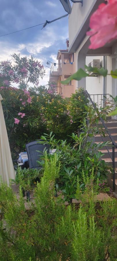 Apartmani Sonia Njivice Ngoại thất bức ảnh
