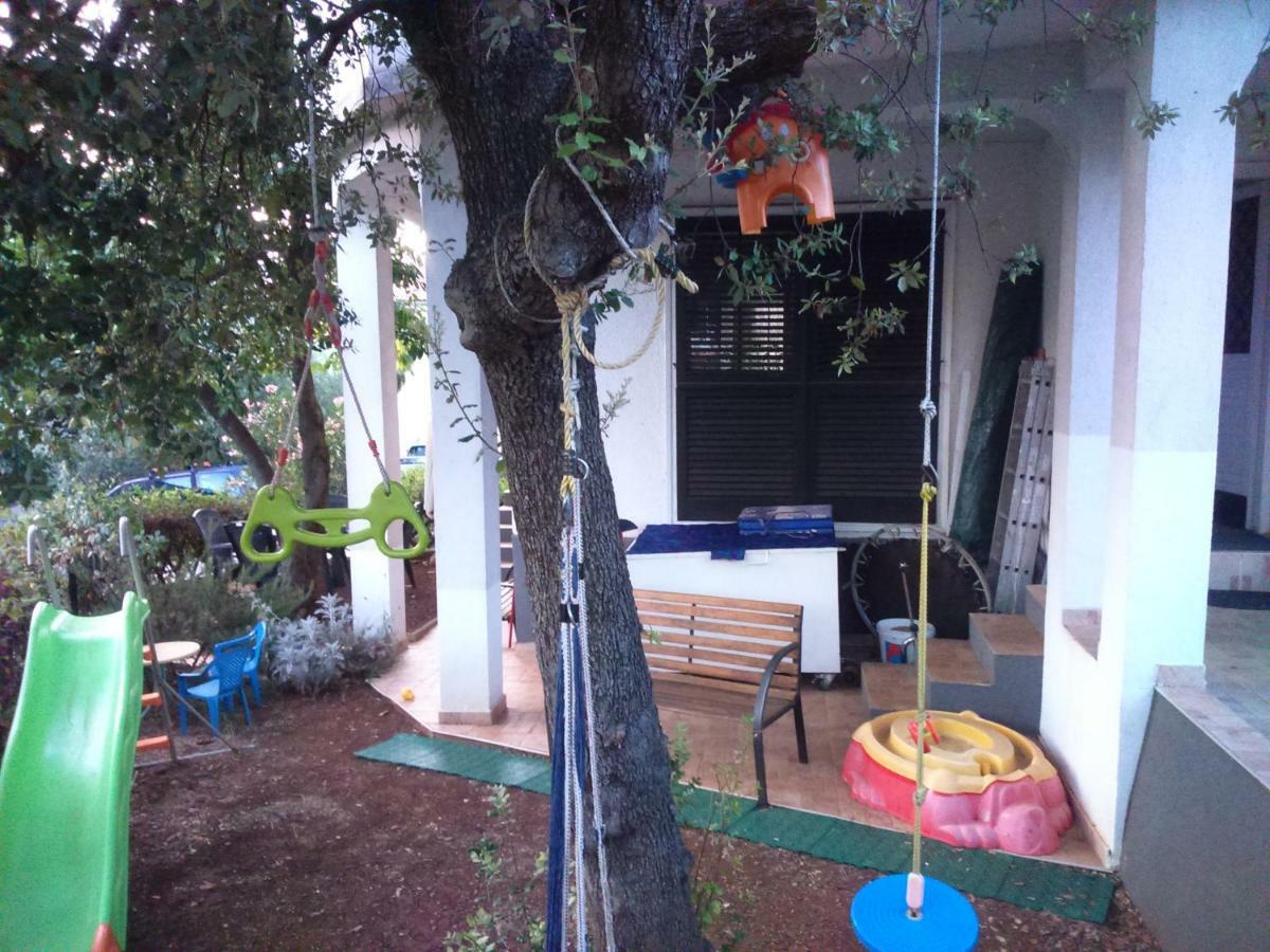 Apartmani Sonia Njivice Ngoại thất bức ảnh